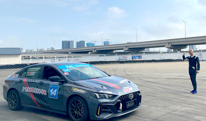 安路,苏华龙,华龙赛车,赛车培训,香港赛车会,珠海赛车场,ZIC